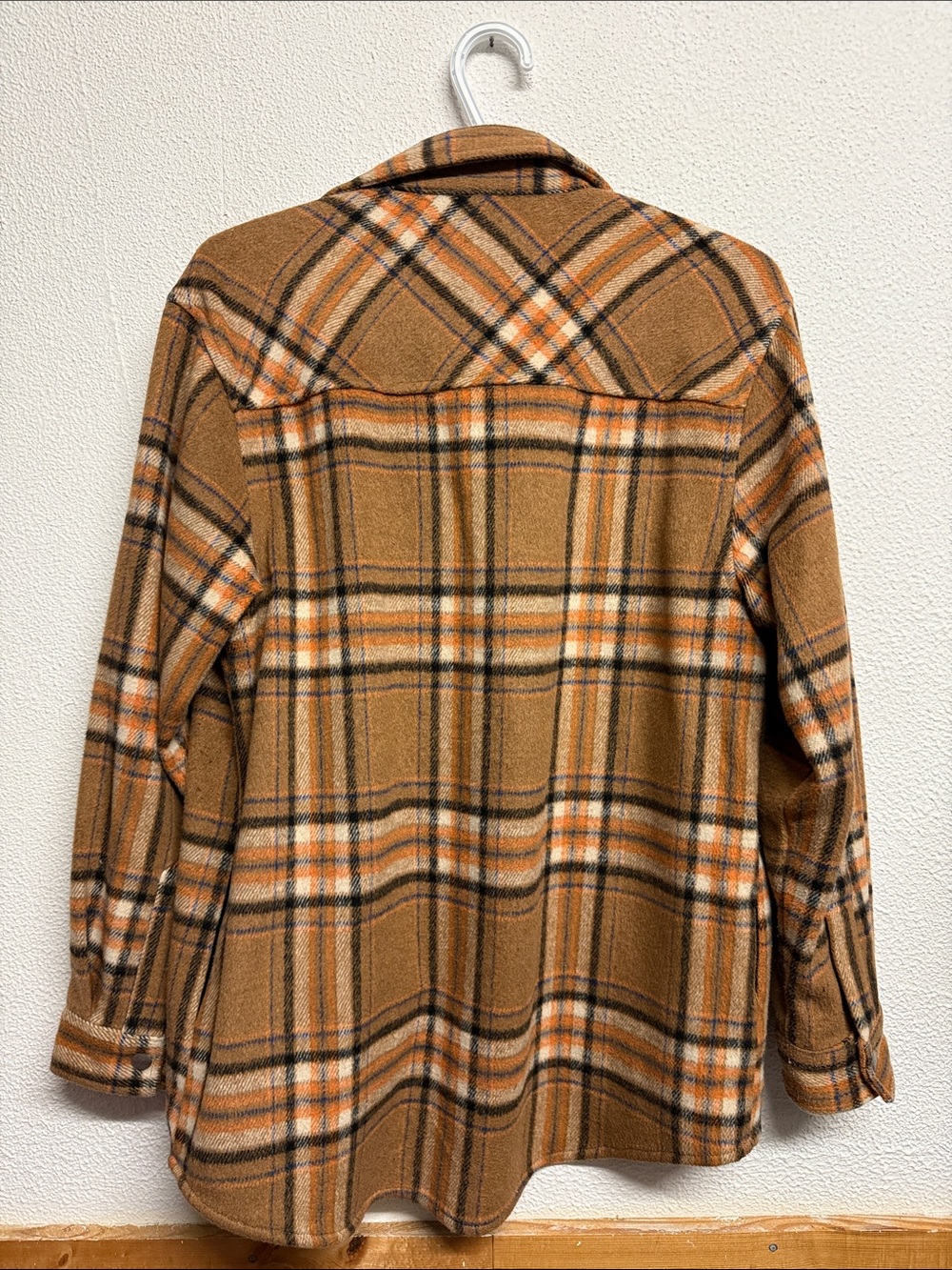 Simon’s Plaid Shacket Jacket in Camel Brown with pockets! - Picture 8 of 9